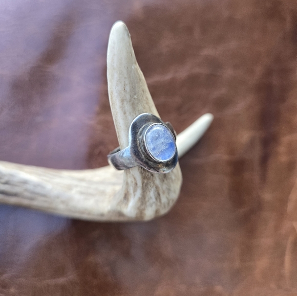 Sterling Silver Moonstone Oval Ring Minimalist Blue Shimmer Jewelry - Picture 3 of 10